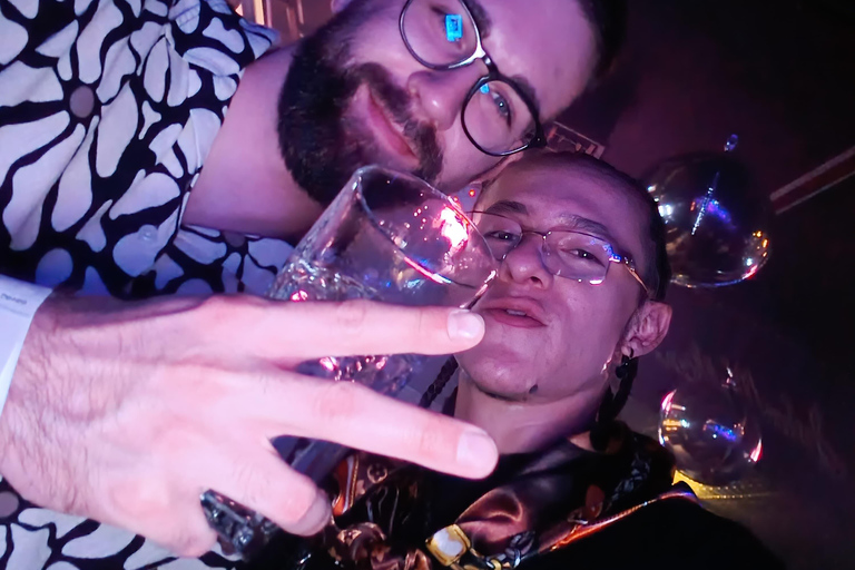 Medellín: Poblado Rooftops and Local Clubs Tour with Shots