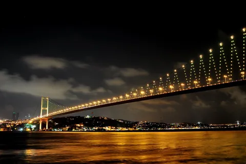 İstanbul: Akşam saatlerinde Boğaz'da kısa bir gezi