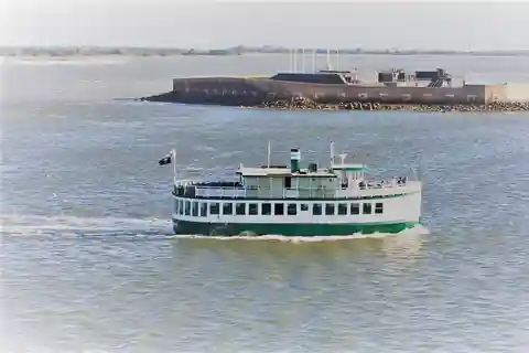 Charleston: Excursão de ônibus pela cidade e cruzeiro guiado pelo porto