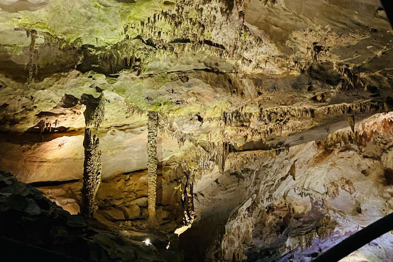 HUE - PHONG NHA GROTTA GRUPPRESA PÅ UDDA DAGAR