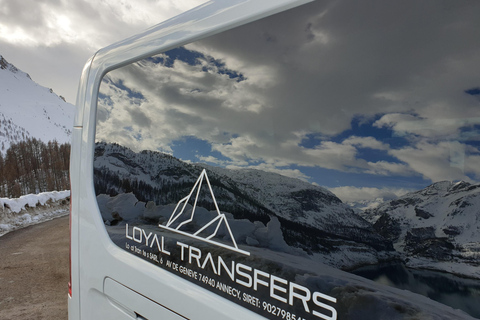 Chamonix: Privater Transfer von Genf mit Wi-Fi und Wasser