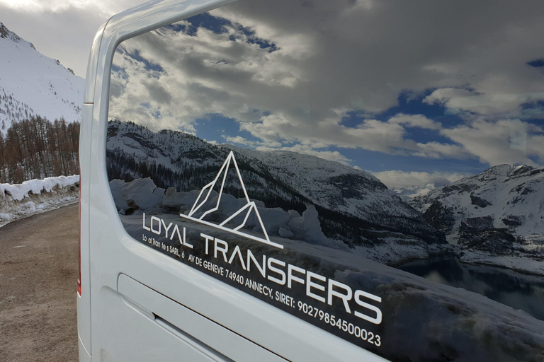 Chamonix: Privater Transfer von Genf mit Wi-Fi und Wasser