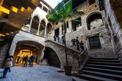 Barcelona: Picasso Museum Guided Tour with Art Teacher