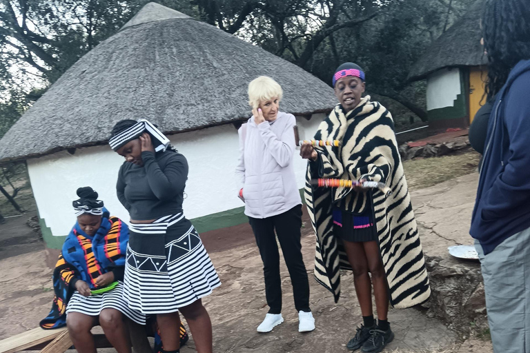 From Johannesburg: Lesedi Village and Maropeng Day Trip