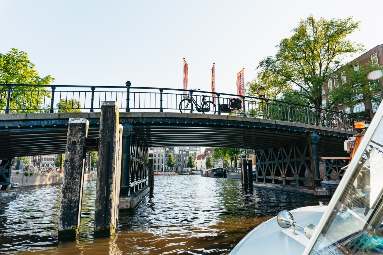 Amsterdam: Najważniejsze informacje o rejsie po kanałachWyjazd z molo Damrak 5