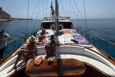 Lampedusa: Elegante tour in barca di un giorno con pranzo a bordoTour condiviso