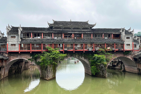 Zhangjiajie: Furong & Fenghuang 2-Day Tour with Boat Ride Small Group (4 people)