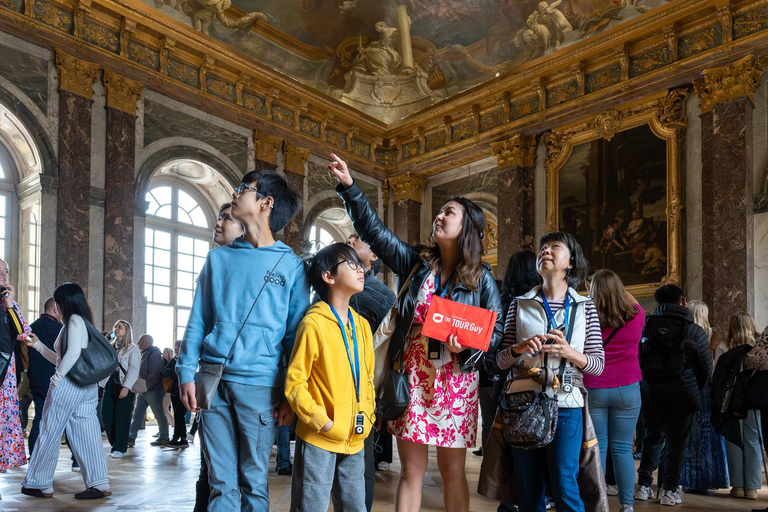 Versailles: Skip-the-Line Versailles Palace and Garden Tour Transport from Paris + Palace Guided Tour + Gardens Access