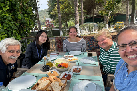 Kusadasi: Pottery Painting & Wine Tasting Tour from Port