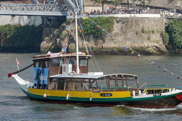 Porto: A la carte lunch + Douro River cruise Porto: À la carte lunch + Douro River cruise