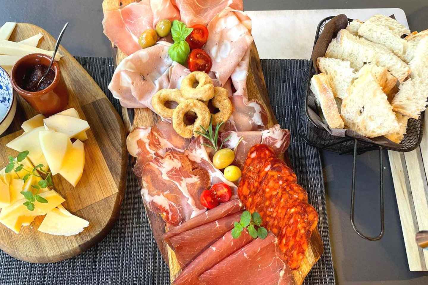 Tour privato di Trani con aperitivo esclusivo