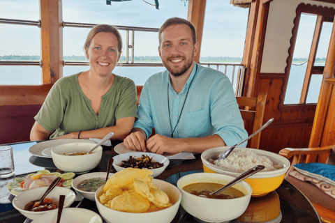 Kochi: Hausbootfahrt nach Alleppey mit Übernachtung und MahlzeitenKochi: Alleppey Hausboot-Kreuzfahrt mit Übernachtung und Mahlzeiten