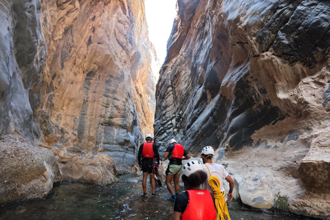 Tour d&#039;avventura di un giorno intero attraverso il Canyon del Serpente (Jebel Shams)Tour di un&#039;intera giornata al Snake Canyon