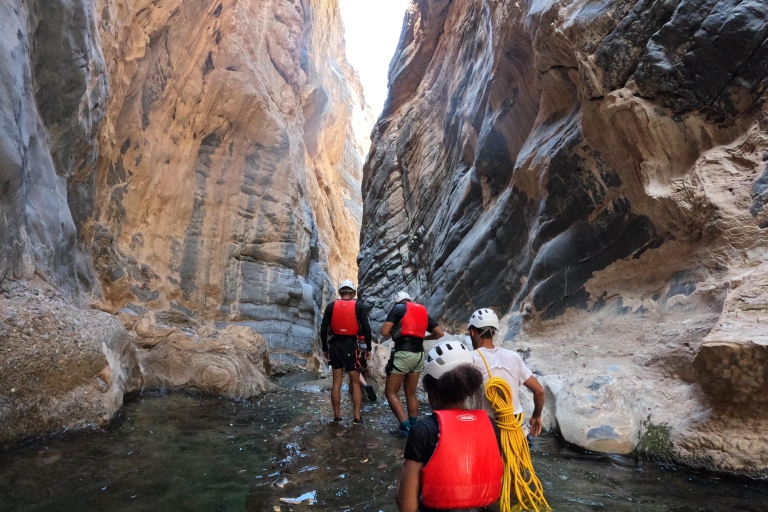 Ganztägige Abenteuertour durch den Schlangen-Canyon (Wadi Bani Awf)Ganztägige Snake Canyon Tour