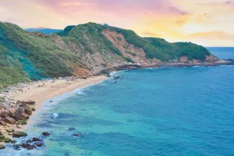 Taipei: Yehliu, Jinshan, and Juming Museum Day Trip 10-hour journey {eight-seater business car}