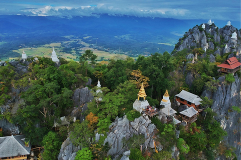 Chiang Mai: Pagode del cielo, Lampang e trasferimento Skywalk LamphunTrasferimento di gruppo da Lampang