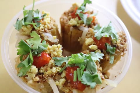 Singapore: Chinatown Hawkers Food Tour with 7 Food Tastings - Image 2
