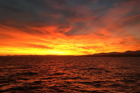 فيلفرانش سور مير: جولة بالقارب عند غروب الشمسفيلفرانش سور مير: جولة بالقارب عند الغروب