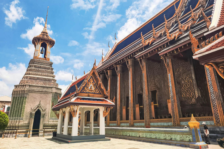 Bangkok: visita guiada a pie por el Gran Palacio y Wat Phra KaewTour en grupo pequeño