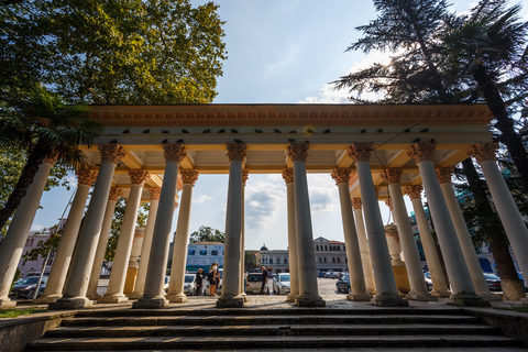 Excursión de un día desde Tiflis a Kutaisi y Tscaltubo