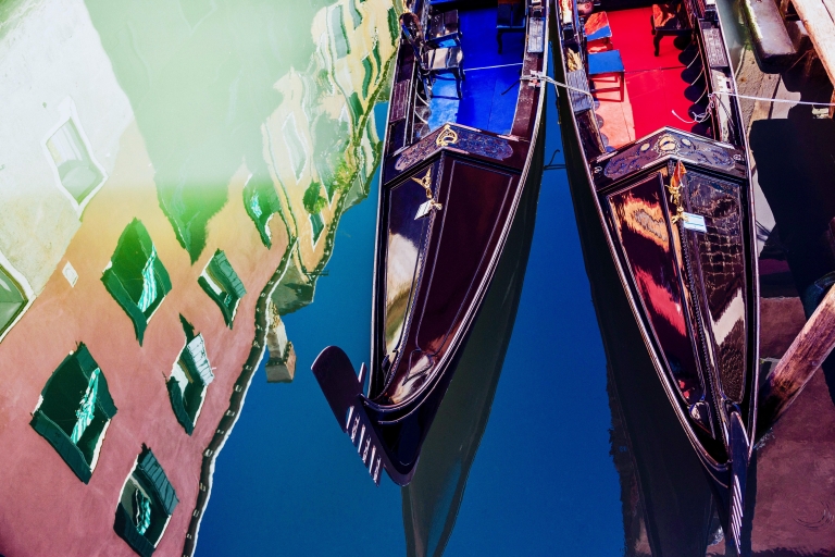 Venice: Romantic Gondola tour and Dinner for two Price per couple : Gondola + Dinner for 2 people