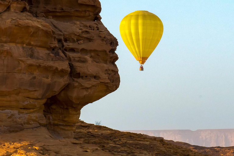Medina: Al Ula &amp; Hegra UNESCO Site Day Trip with Lunch