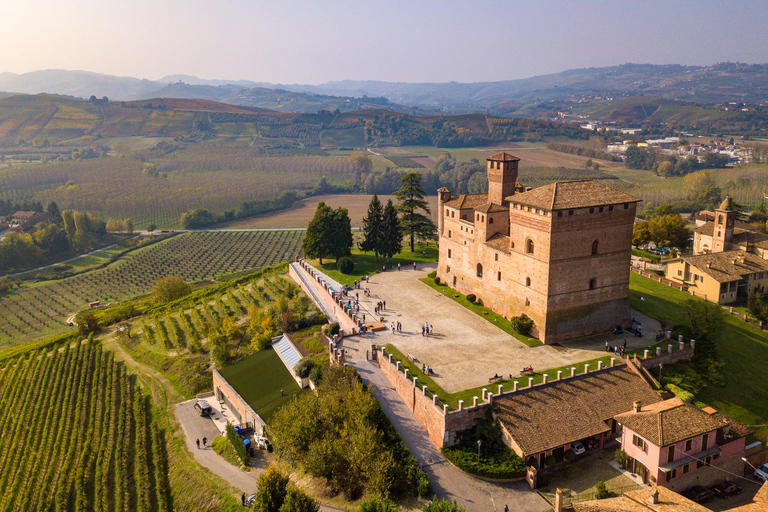 Au départ de Milan : Dégustation de vin Barolo, visite d&#039;Alba et visite du château