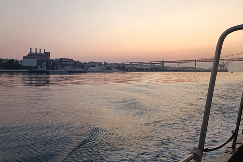Cascais: Sunset Cruise to Lisbon with Open Bar