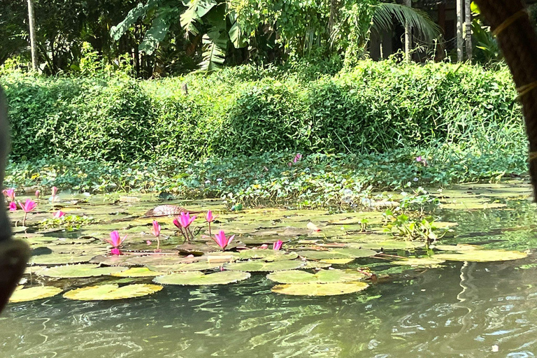 Kerala: Backwater Village Punting Boat Cruise with Lunch