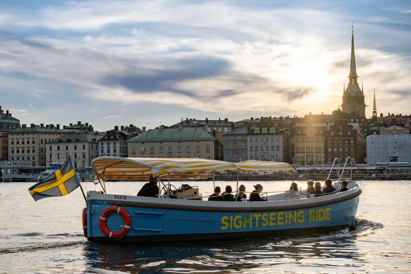 Stockholm Old Town Walking Tour & Electric Boat Ride
