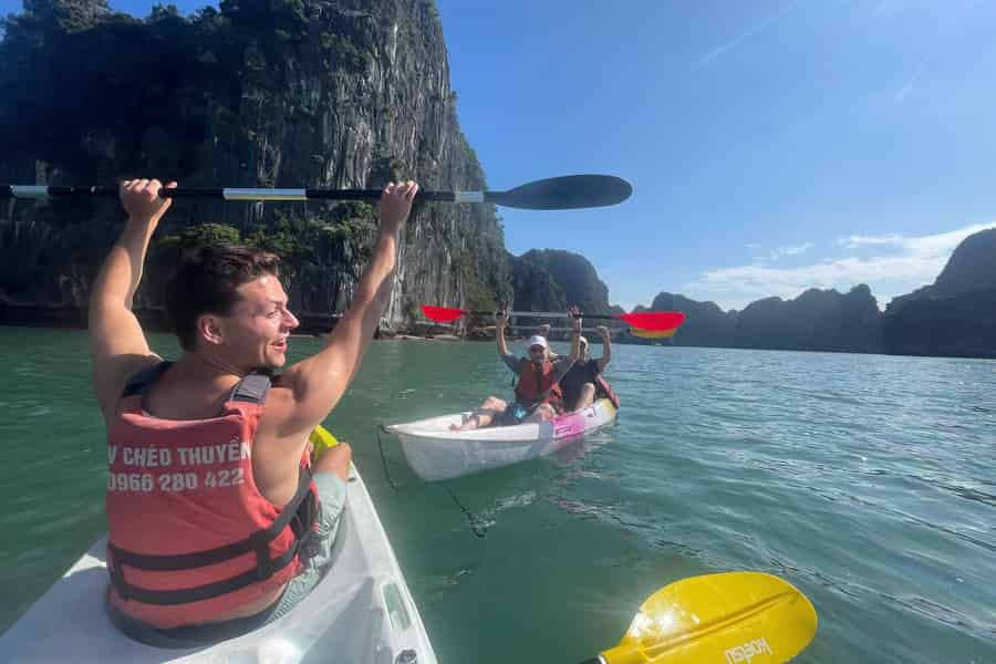 Hanoi/Cát Bà: Beka Day Boat - Ganztägige Bootstour in der Lan-Ha-Bucht. Foto: GetYourGuide Hanoi/Cát Bà: Beka Day Boat - Ganztägige Bootstour in der Lan-Ha-Bucht. Foto: GetYourGuide