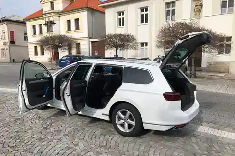 Prague: Transfer from train/bus station to Hotel
