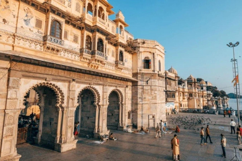Udaipur: Old City Walking Tour with Local Guide