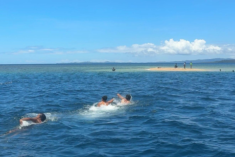 Vanua Levu: Private Snorkeling Tour with Equipment & Drinks