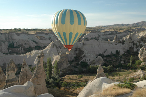 Cappadoce : Montgolfière au lever du soleil à GöremeCappadoce : Excursion en montgolfière au lever du soleil à Göreme avec collations