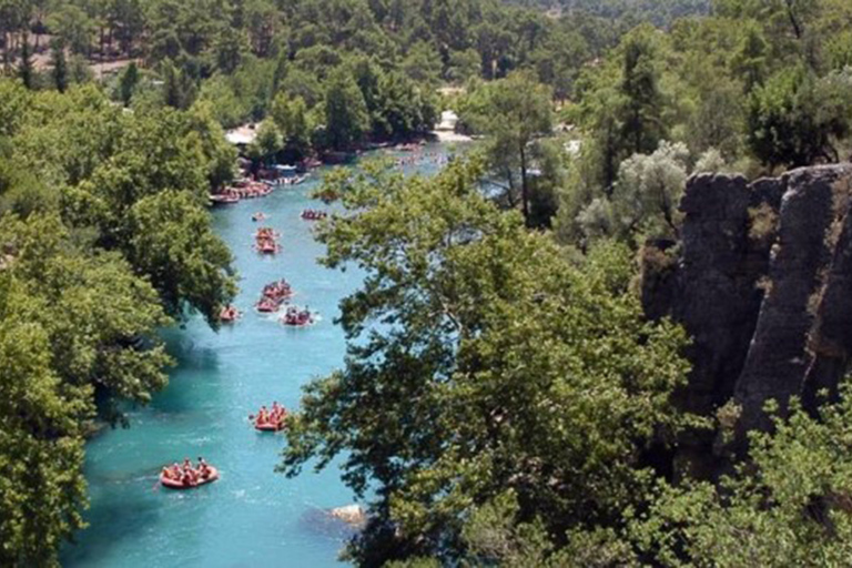 مجموعة تجمع بين التجديف وركوب العربات أو الدراجات الرباعية والانزلاق بالحبل مع الغداءمجموعة تجمع 