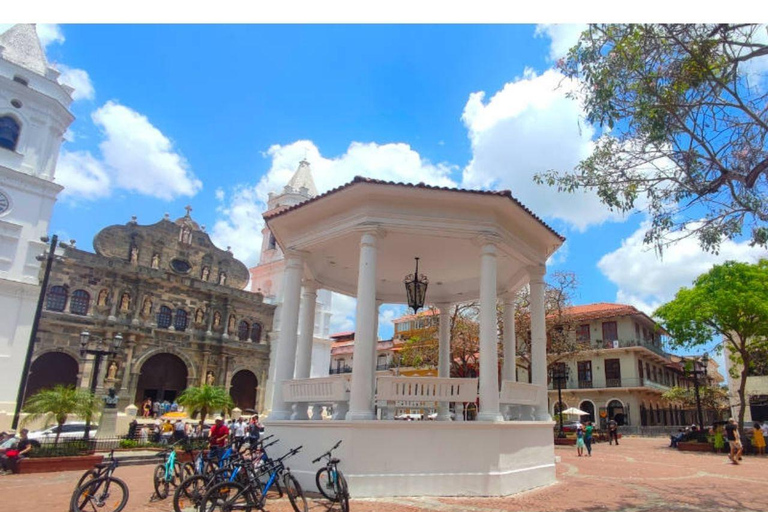 City Tour in a Diablo Rojo through Panama City City Tour in Diablo Rojo through Panama City