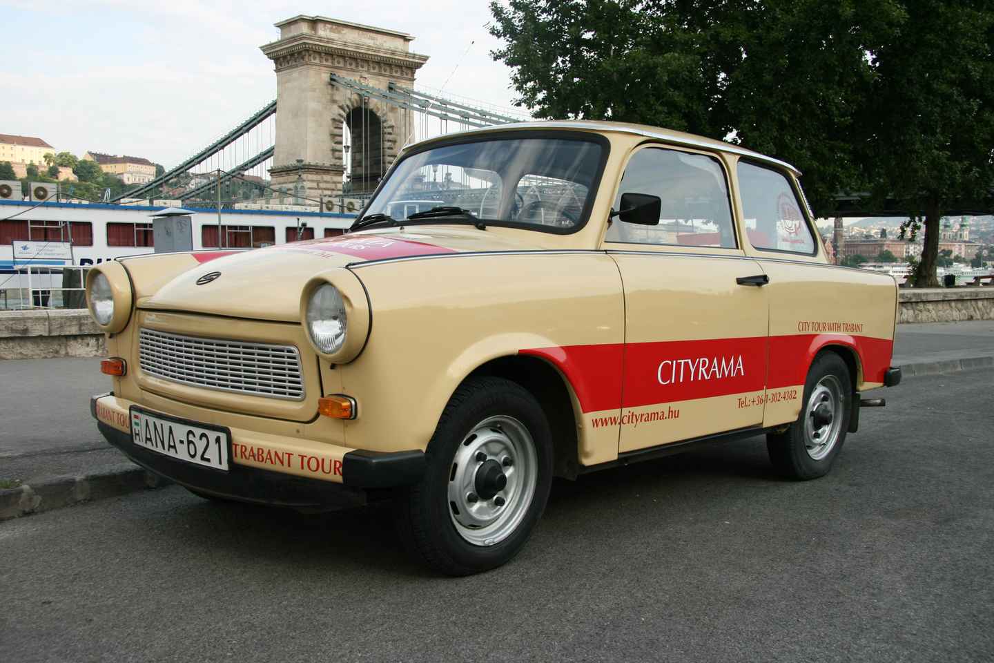 Budapest: 3-Hour Trabant Sightseeing Tour - Budapest: 3-Hour Trabant Sightseeing Tour