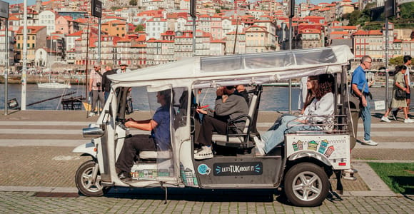 Porto: Private Sightseeingtour mit dem elektrischen Tuk Tuk