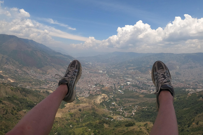 Paragliding över Medellin i San Felix med skytteltrafikParagliding över Medellin i San Felix en fantastisk upplevelse