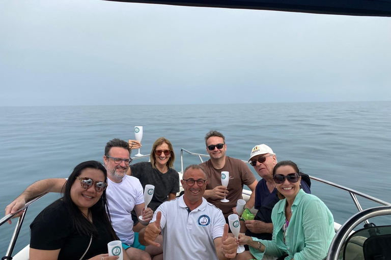 Polignano a Mare: Crucero en lancha rápida a las cuevas con aperitivoCrucero en grupo