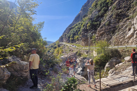 Excursão de um dia ao lago Bovilla a partir de: Durres, Golem