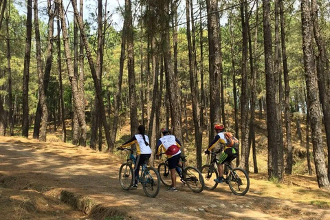 Pokhara : Randonnée en VTT dans le village de Kristy avec déjeuner