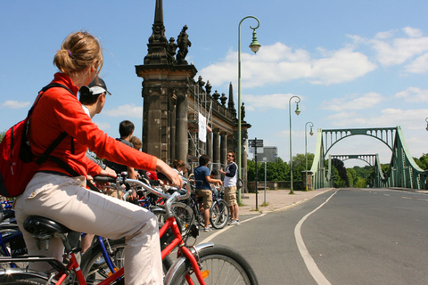 Passeio de bicicleta pelos jardins e palácios de Potsdam a partir de BerlimExcursão em grupo em inglês