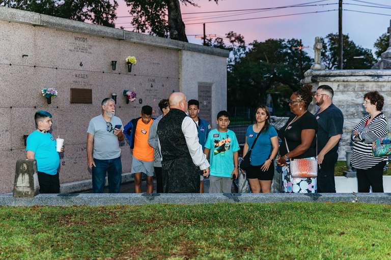 New Orleans: Dead of Night Ghosts and Haunts Bus Tour