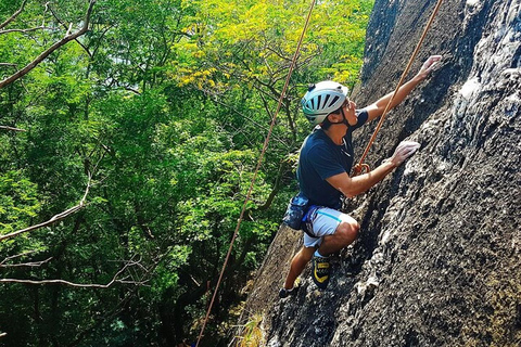 Rio de Janeiro: Outdoor Rock Climbing Lesson in Urca