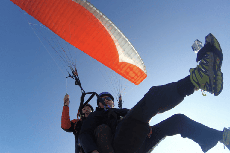 Medellín: Tandem Paragliding Flight with Photos & Videos Medellín: 30-minute Paragliding Flight with Photos & Videos