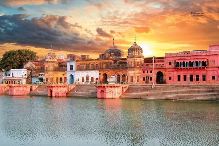 OVERNACHTEN IN AYODHYA VANUIT VARANASI