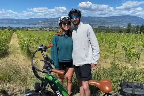Kelowna: Degustazione di vini in e-bike, guida per smartphone e pranzo