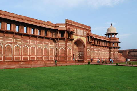 From Delhi: Agra and Fatehpur Sikri 2-Day Private TourTour with 4-star Hotel, Guide, Meals &amp; Monument tickets